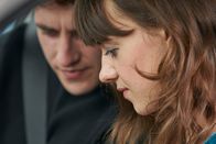 Normal People – Connell (Paul Mescal) und Marianne (Daisy Edgar-Jones) verbringen wieder mehr Zeit zusammen. Schnell wird den beiden klar, dass sie mehr als nur Freunde sind.