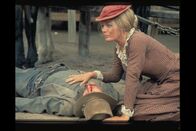 Lawman – Laura Shelby (Sheree North, r.)