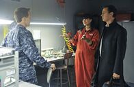Navy CIS – Versuchen, einen neuen Fall zu lösen: Seal Team Commander Joe Hankos (Dan Thiel, l.), Abby (Pauley Perrette, M.) und McGee (Sean Murray, r.) ...
