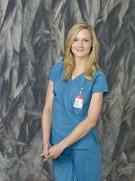 Scrubs - Die Anfänger – (9. Staffel) - Verbringt ihre Zeit sowohl an der Uni, als auch im New Sacred Heart: Medizinstudentin Lucy (Kerry Bishe) ...