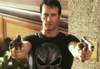 The Punisher – Bei einer verdeckten Ermittlung des FBI-Agenten Frank Castle (Thomas Jane) kommt der Sohn des berüchtigten Unterweltbosses Howard Saint zu Tode. Dieser lässt daraufhin die komplette Familie von Frank liquidieren. Nur Frank kann dem Killer-Kommando entkommen und beginnt einen gnadenlosen Rachefeldzug gegen den Unterweltboss ...
