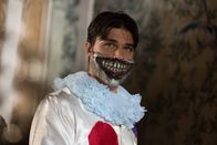 American Horror Story – Lässt sich von dem mordenden Clown inspirieren: Dandy (Finn Wittrock) ...