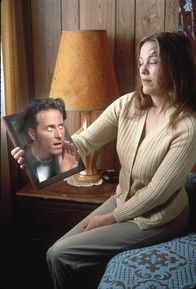 Outer Limits - Die unbekannte Dimension – 8x10 Man (Steven Weber, l.); Becka Paulson (Catherine O'Hara, r.)