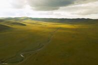 Unsere Kontinente – Noch heute leben viele nomadische Familien in der Steppenlandschaft der Mongolei.
