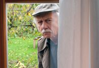 Rentnercops – ARD RENTNERCOPS, neue Vorabendserie (8 Folgen), Folge 8 "Neue Männer braucht das Land"50 Uhr im Ersten. Edwin (Tilo Prückner) beobachtet heimlich, was bei der Heilpraktikerin Bärbel passiert.