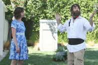 The Last Man on Earth – Carol (Kristen Schaal, l.) ist mehr als erstaunt, als Tandy (Will Forte, r.) alles daran setzt, die anderen von seinem Gemütswandel zu überzeugen oder sogar darauf besteht, für seine Taten bestraft zu werden ...