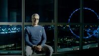 Wirecard – Wirecard: Hoffnungsträger der deutschen Zukunftsindustrien. Ein FinTech mit dunkler Schmuddel-Vergangenheit und grandioser Zukunft. Ein Unternehmen, das 2019 die Deutsche Bank übernehmen wollte. Bis das Wunderwerk im Juni 2020 als Lügengebäude zusammenkracht und ein schwarzes Loch von 3,2 Milliarden Euro Schulden hinterlässt. Es ist einer der größten Finanzskandale aller Zeiten - gewerbsmäßiger Bandenbetrug, Bilanzfälschung, Geldwäsche, Marktmanipulation, Erpressung. Und dahinter ein weltweit agierendes Netzwerk. - Pav Gill.