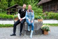 Bauer, ledig, sucht... – On the left: Marco Fritsche; on the right: Christa Rigozzi.