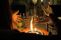 Impact – Impact Hexen heute – Spiritueller Nonsens oder nützliche Lebenshilfe? Auf TikTok kursieren unter dem Hashtag #Witchtok viele Videos von angeblichen Hexen, die ihre Rituale zeigen. Copyright: SRF
