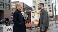 Helen Dorn – Helen Dorn (Anna Loos) und Tayfun Murat (Denis Moschitto) begegnen sich am Fundort der Leiche.