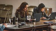 Chicago P.D. – Kim Burgess (Marina Squerciati, l.) und Vanessa Rojas (Lisseth Chavez, r.)