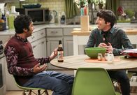 The Big Bang Theory – L-R: Rajesh Koothrappali (Kunal Nayyar), Howard Wolowitz (Simon Helberg).