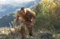 Papillon – Der Fluchtversuch ist gelungen, doch kann Papillon (Charlie Hunnam) auch seinen Verfolgern entkommen?