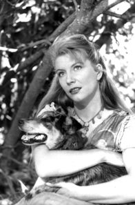 Manon hat Oberwasser – Ziegenhirtin Manon (Jacqueline Pagnol) ist die Namensgeberin für die beiden Marcel-Pagnol-Filme „Manons Rache“ und „Manon hat Oberwasser“.