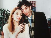 Single Bells – Kati Treichl (Maina Gedeck) und Jonas Meixner (Gregor Bloeb) haben schon lange ihre "große Flucht" vor dem Weihnachtsrummel nach Mauritius geplant. Doch - wie so oft - es soll alles ganz anders kommen...