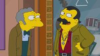 Die Simpsons – Moe (l.); King Toot (r.)