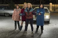 The Goldbergs – (v.li.) Mindy Sterling (Linda Schwartz), Jennifer Irwin (Virginia Kremp), Wendi McLendon-Covey (Beverly Goldberg), Stephanie Courtney (Essie Karp).
