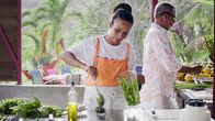 Zu Tisch ... – Zu Tisch Martinique Wael und Roger Toto kochen mit Produkten aus dem eigenen Garten. Copyright: SRF/Berlin Producers Media/Timm Lange