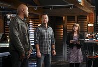 Navy CIS: L.A. – Geben alles, um einen neuen Fall zu lösen: Nell (Felice Smith, r.), Callen (Chris O'Donnell, M.) und Sam (LL Cool J, l.) ...