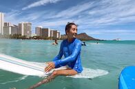 Stadt Land Kunst – Schäumende Gischt, mächtige Wellen und das kurze, aber intensive Gefühl, eins mit dem Ozean zu sein … Die tiefblauen Weiten des Pazifiks vor Hawaii sind das Surferparadies schlechthin.