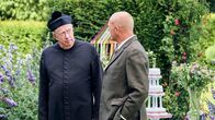 Father Brown – Father Brown (Mark Williams, l.) und Sergeant Goodfellow (John Burton, r.)