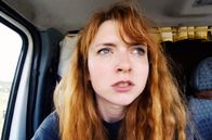 Viral Dreams – Tina hat sich ihren Lebenstraum erfüllt und ist mit ihrem kleinen Bus kurz vor dem Ausbruch der Corona-Pandemie zu einem mehrmonatigen Road-Trip aufgebrochen.