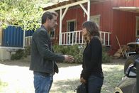 Extant – JD (Jeffrey Dean Morgan, l.) ahnt, dass etwas mit Molly (Halle Berry, r.) ganz und gar nicht stimmt. Aber kann er ihr helfen?; JD (Jeffrey Dean Morgan, l.) ahnt, dass etwas mit Molly (Halle Berry, r.) ganz und gar nicht stimmt. Aber kann er ihr helfen?