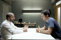 CopStories – (v.li.): Murali Perumal (Vater von Indira), Fahri Yardim (Abteilungsinspektor Altan Uslu).