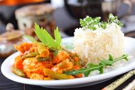 Rachs 5€-Küche – Rote Hühnercurrystreifen mit Reis und Gemüse