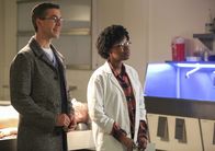 Navy CIS – Jimmy Palmer (Brian Dietzen, l.); Kasie Hines (Diona Reasonover, r.)