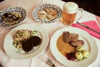 Heimatleuchten – "Switschkowa und Powidltascherl" im altösterreichischen und böhmischen Restaurant "Zu den 3 Buchteln"