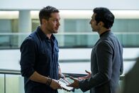 Venom – Eddie Brock (Tom Hardy, l.); Carlton Drake (Riz Ahmed, r.)