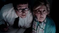 The Insidious – L-R: Specs (Leigh Whannell) und Elise Rainier (Lin Shaye)