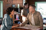 Der Ranger - Paradies Heimat – Liza Tzschirner (Emilia Graf), Philipp Danne (Jonas Waldek), Dirc Simpson (Dr. Dreier).