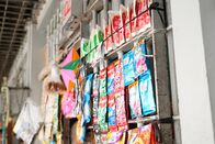 Überleben hinter Gittern (ZDFinfo) – In kleineren Shops gibt es Lebensmittel und Dinge des täglichen Bedarfs. Welche Artikel verkauft werden, bestimmt jedoch der "Bosyo" – das Oberhaupt unter den Insassen des Gefängnisses.
