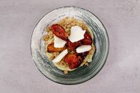 Silvia kocht – Zwetschken mit Hafercrumble, weißer Schokolade und geeistem Joghurt.