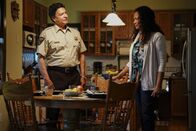 Mysterious Mermaids – Sheriff Dale Bishop (Gil Birmingham, l.); Susan Bishop (Garcelle Beauvais, r.)