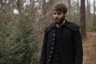 Salem – Kann Reverend Mather (Seth Gabel) einen Sinn in den scheinbar sinnlosen Worten der Hexe erkennen bevor es zu spät ist?