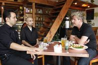 In Teufels Küche mit Gordon Ramsay – Gordon Ramsay (r.)