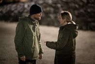 The Bay – Sean Meredith (Jonas Armstrong, l.); Lisa Armstrong (Morven Christie, r.)