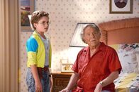 The Goldbergs – L-R: Adam Goldberg (Sean Giambrone), Pops (George Segal).