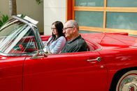 Modern Family – Ariel Winter (Alex Dunphy), Ed O'Neill (Jay Pritchett).