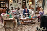 The Big Bang Theory – L-R: Rajesh Koothrappali (Kunal Nayyar), Howard Wolowitz (Simon Helberg), Josh Wolowitz (Matt Bennett), Bernadette Rostenkowski-Wolowitz (Melissa Rauch).