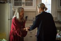 The Grudge – L-R: Lin Shaye als Faith Matheson, Andrea Riseborough als Detective Muldoon