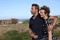 A Bigger Splash – Ein glückliches Paar in den Sommerferien: Die Rocksängerin Marianne (Tilda Swinton) und ihr Geliebter Paul (Matthias Schoenaerts).