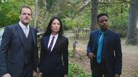 Elementary – (v.l.n.r.) Sherlock Holmes (Jonny Lee Miller); Dr. Watson (Lucy Liu); Detective Marcus Bell (Jon Michael Hill)