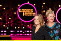 Ladies Night – Die Gastgeberinnen Lisa Feller (l.) und Daphne de Luxe (r.).