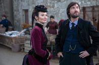 The Hardacres – Mary Hardacre (Claire Cooper, l.), Sam Hardacre (Liam McMahon, r.)