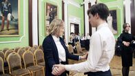 WELTjournal + – Tradition reloaded – viele junge Russen finden wieder gefallen daran, sich an den Werten der guten alten Zeit zu orientieren, Nationalstolz steht wieder hoch im Kurs.