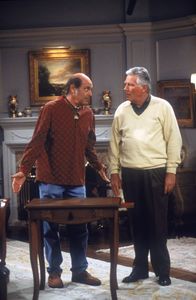 Dharma & Greg – r: Edward Montgomery (Mitch Ryan) und l: Larry Finkelstein (Alan Rachins)